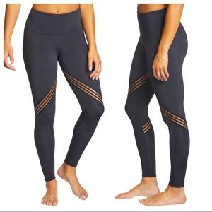NWT Onzie Carrera Yoga Leggings size S/M